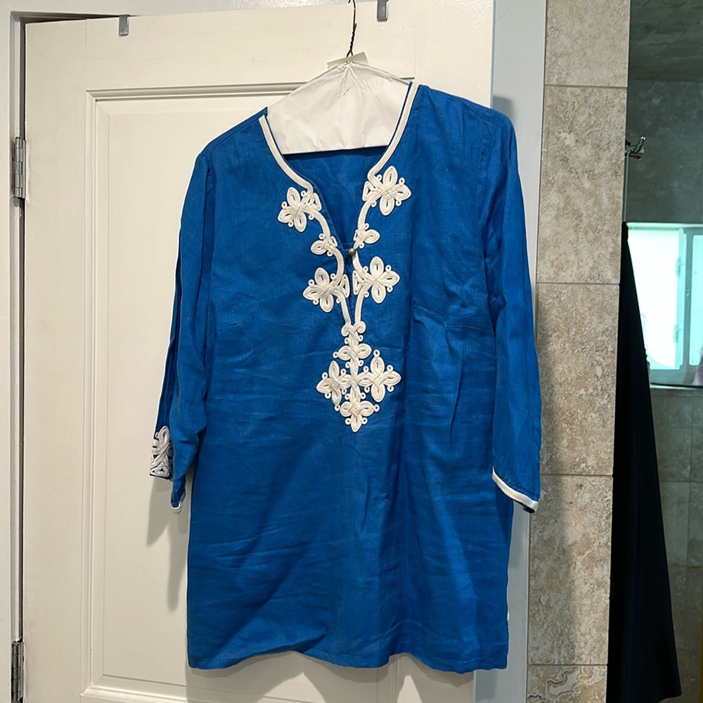 Blue and white tunic
